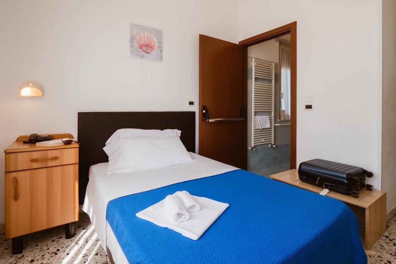Hotel Villa Del Mare Senigallia Kültér fotó